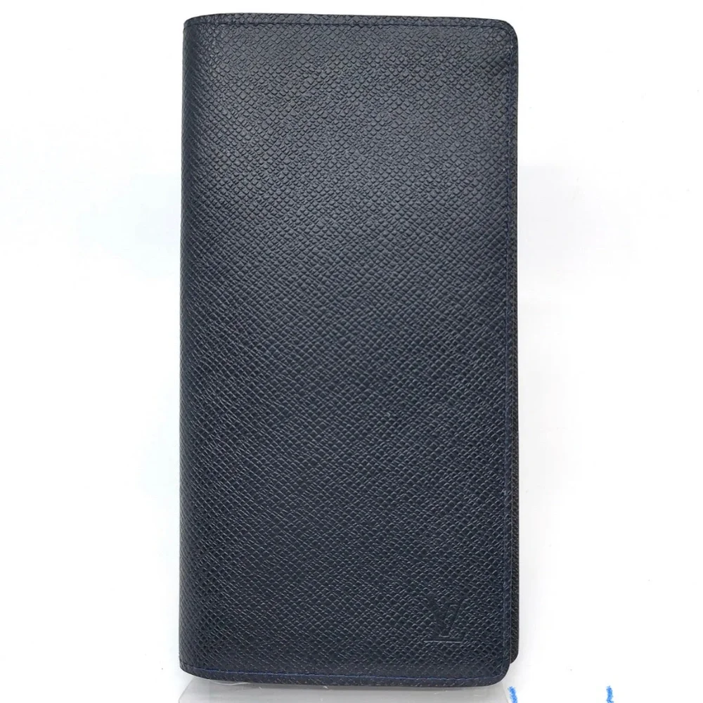 ⭐️SOLD⭐️ EUC Louis Vuitton Brazza Black Taiga - Picture 1 of 15